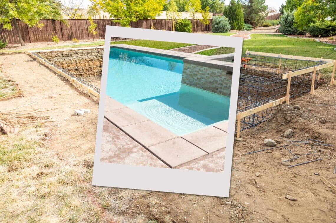 Baustelle für einen Stahlwandpool im Garten, bei der der Baufortschritt deutlich sichtbar ist. Finden Sie Ihren perfekten Pool im Pool Shop.