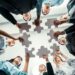 Team verbindet Puzzle zur Prozessoptimierung | Predictive Maintenance