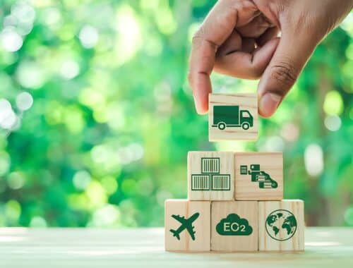 Logistik-Icons auf Holzbausteinen | Luftpolstermaschine